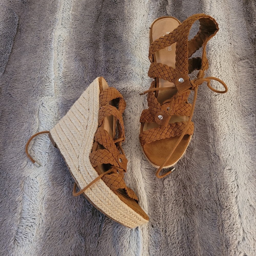Mossimo strappy wedge sandals size 9.5